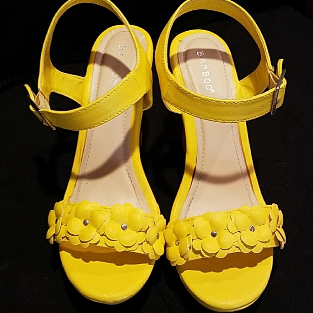 NWOT Fun in the Sun Bamboo brand wedges, sz 10